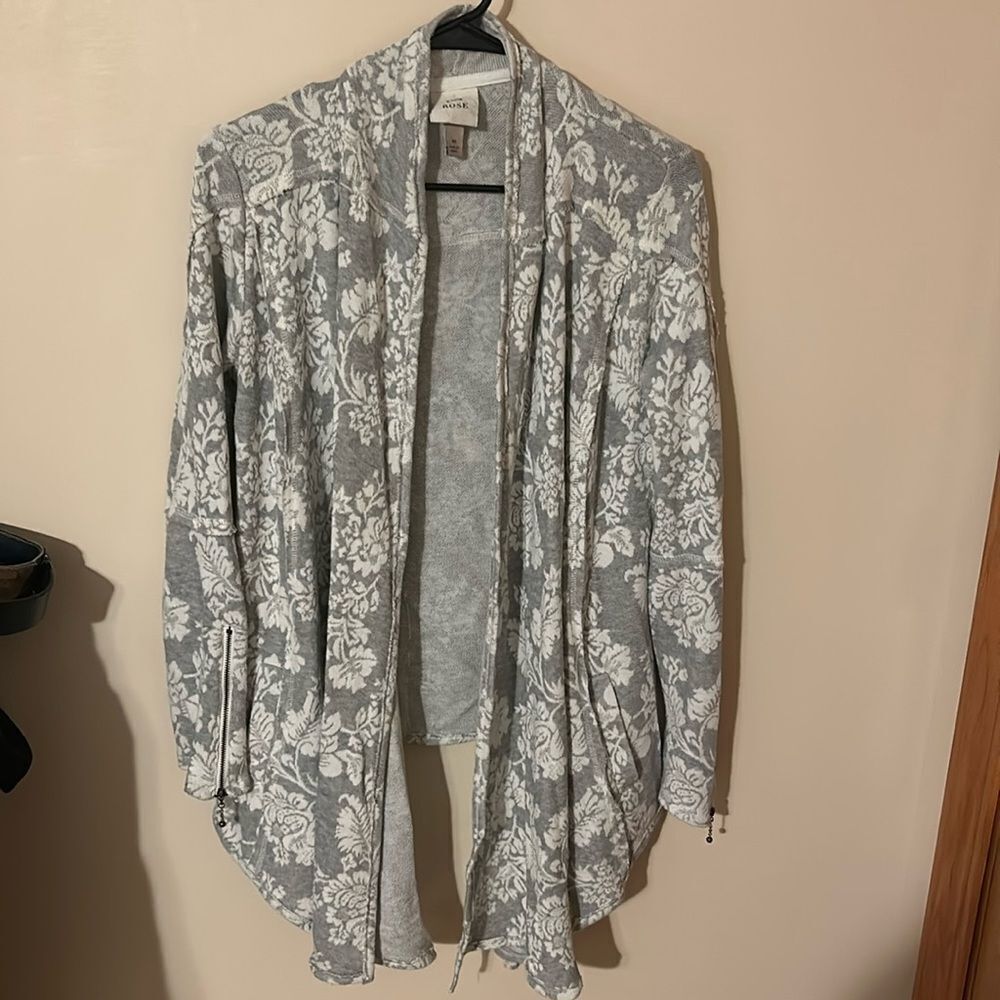 Knox Rose Women's M Gray & White Open Front Damask Waterfall Cardigan